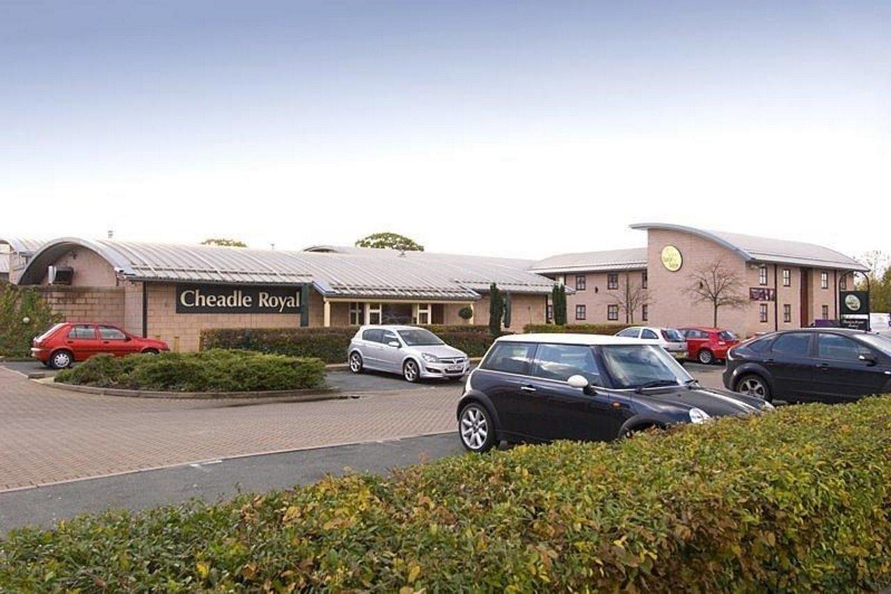 Premier Inn Manchester 奇德尔 外观 照片
