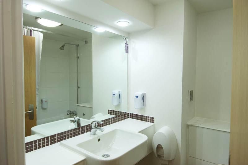Premier Inn Manchester 奇德尔 外观 照片